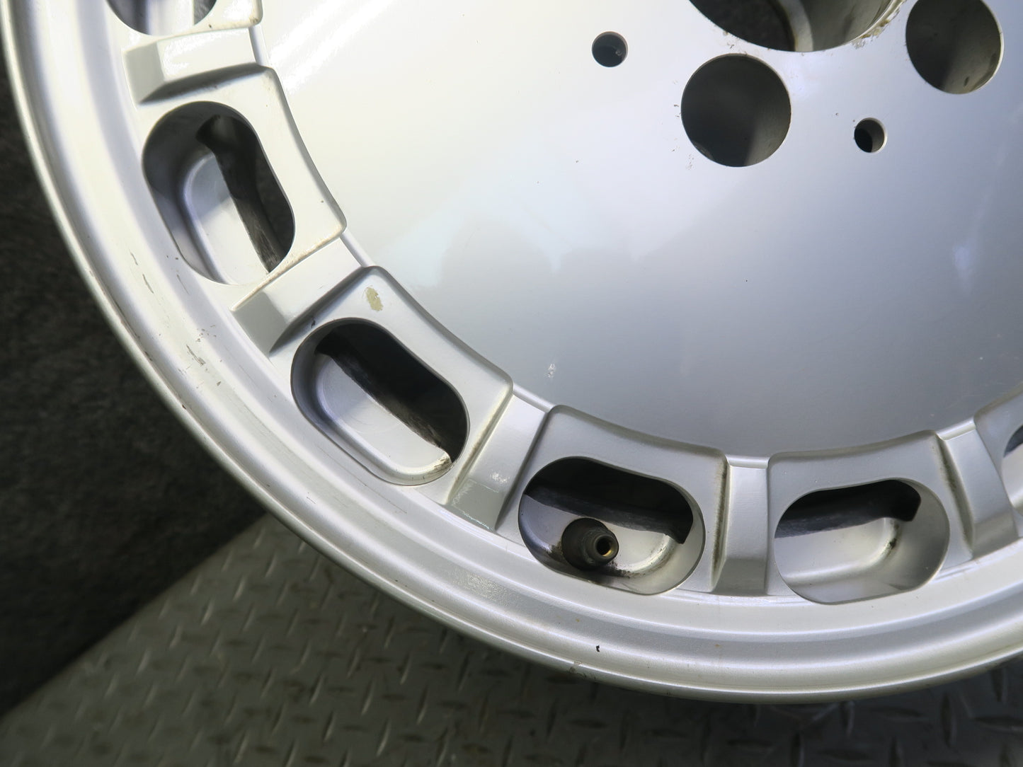 86-89 Mercedes R107 Factory R15 15" Alloy Wheel Rim 15x7J ET25 Silver OEM