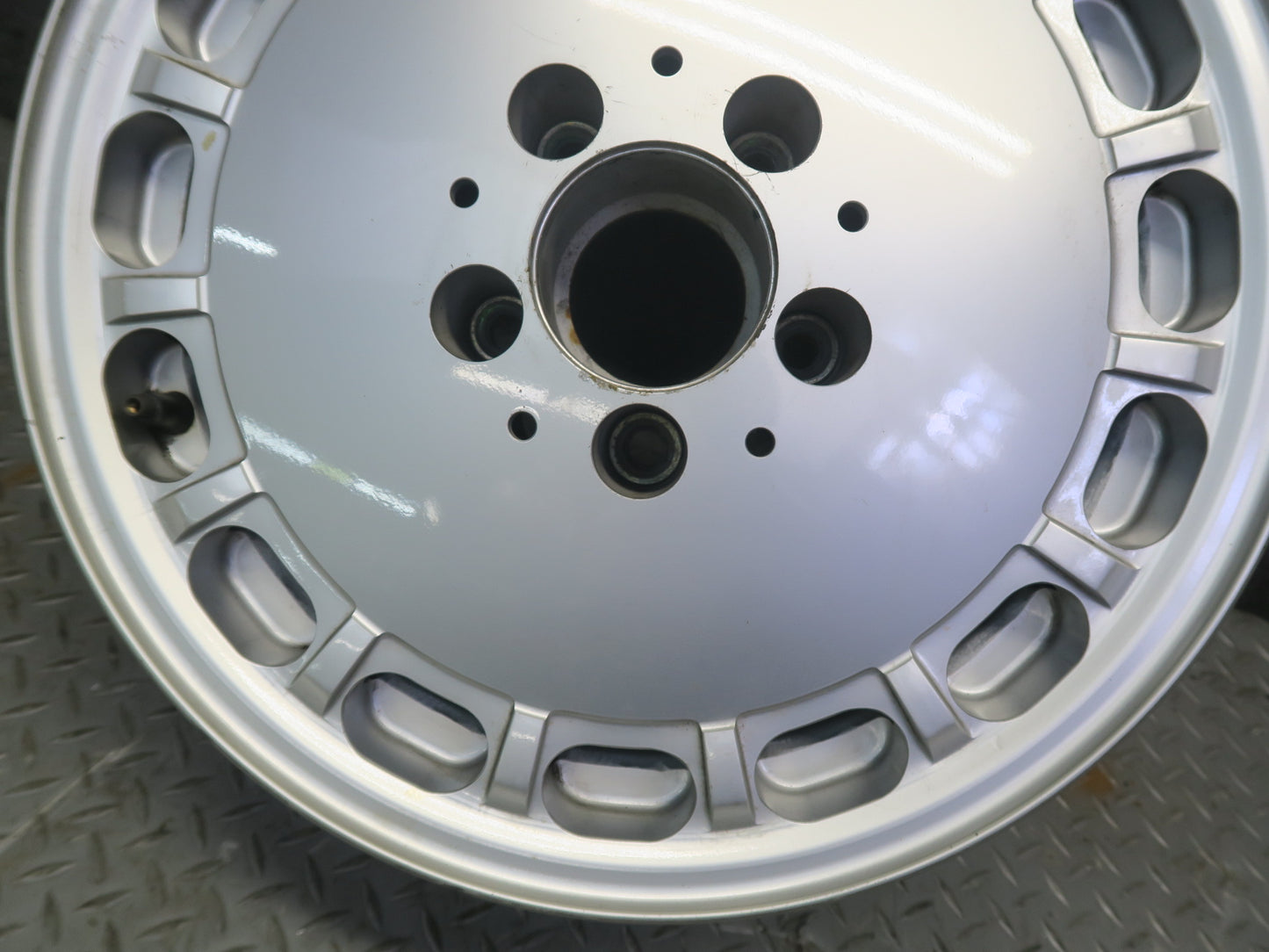 86-89 Mercedes R107 Factory R15 15" Alloy Wheel Rim 15x7J ET25 Silver OEM