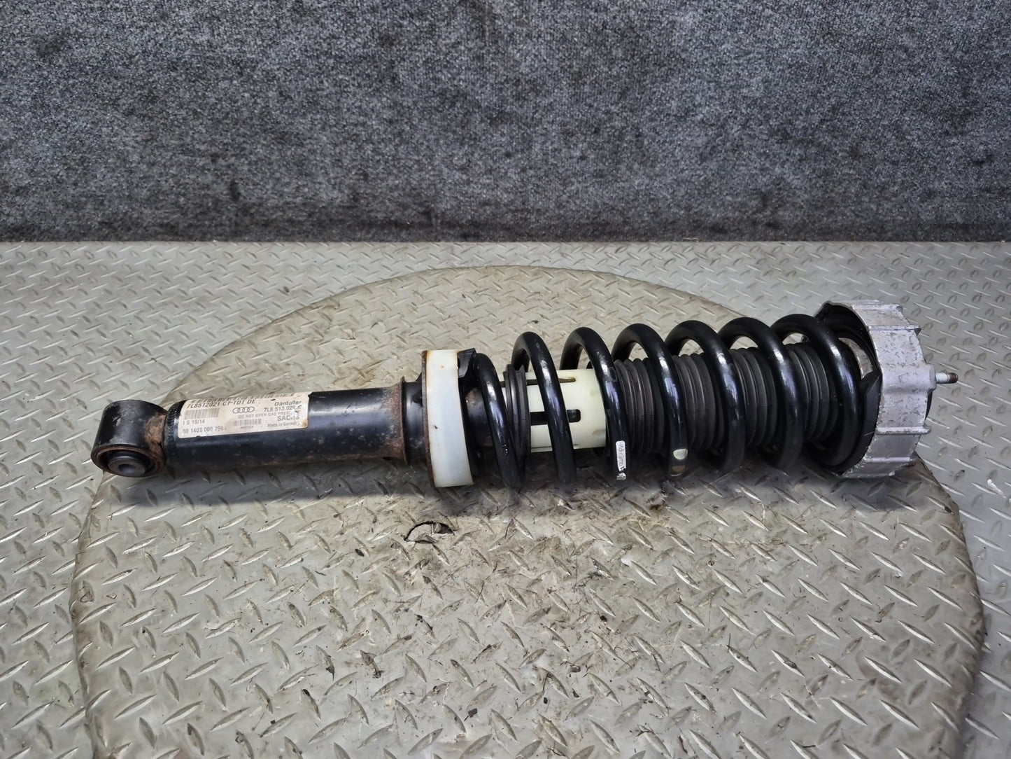 07-15 Audi 4L Q7 AWD Set of 2 Rear Left & Right Strut Shock Absorber OEM