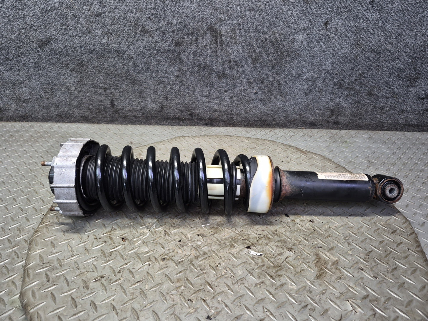 07-15 Audi 4L Q7 AWD Set of 2 Rear Left & Right Strut Shock Absorber OEM