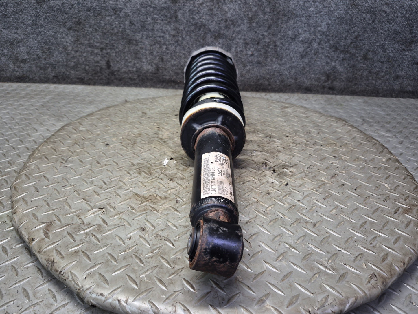 07-15 Audi 4L Q7 AWD Set of 2 Rear Left & Right Strut Shock Absorber OEM