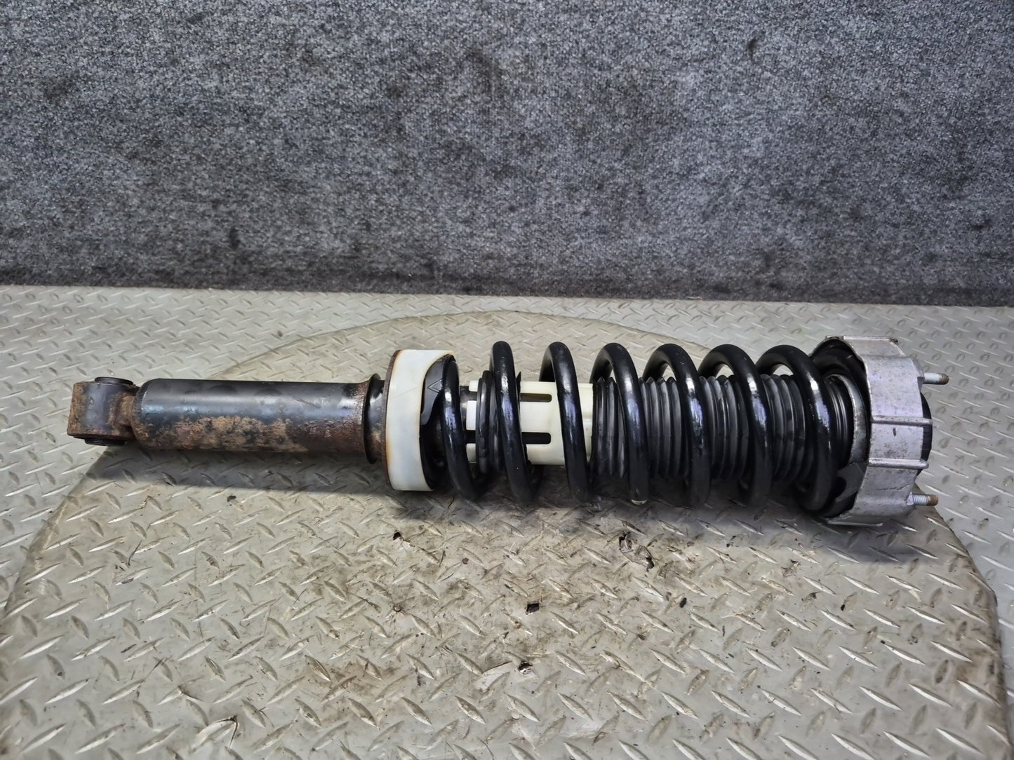 07-15 Audi 4L Q7 AWD Set of 2 Rear Left & Right Strut Shock Absorber OEM