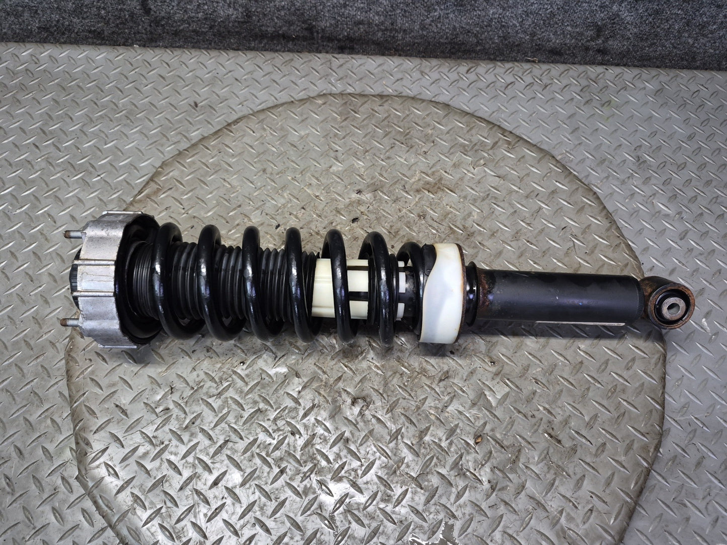 07-15 Audi 4L Q7 AWD Set of 2 Rear Left & Right Strut Shock Absorber OEM