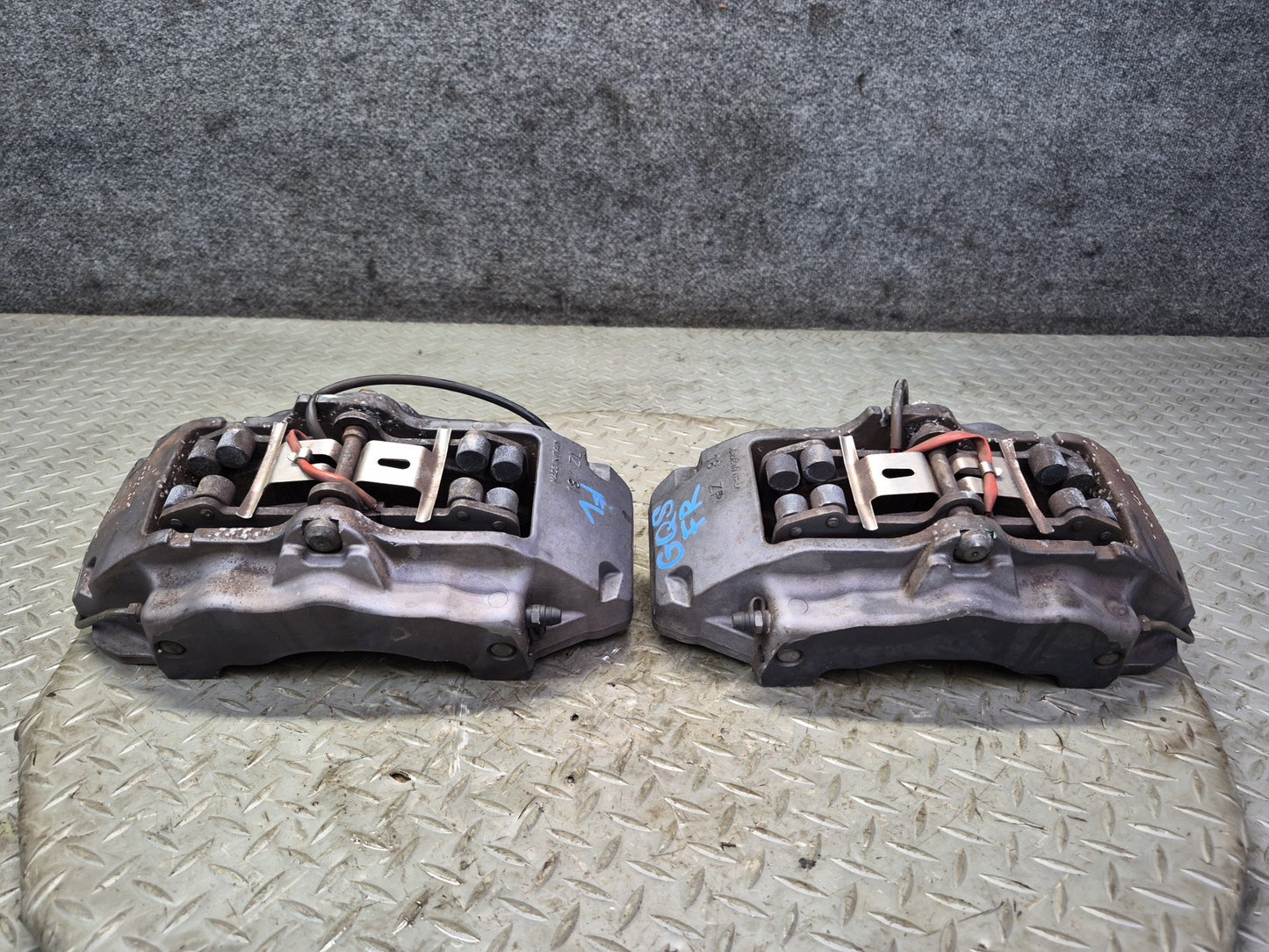 11-15 Audi 4L Q7 Set of 2 Front Left & Right Brembo Brake Caliper OEM