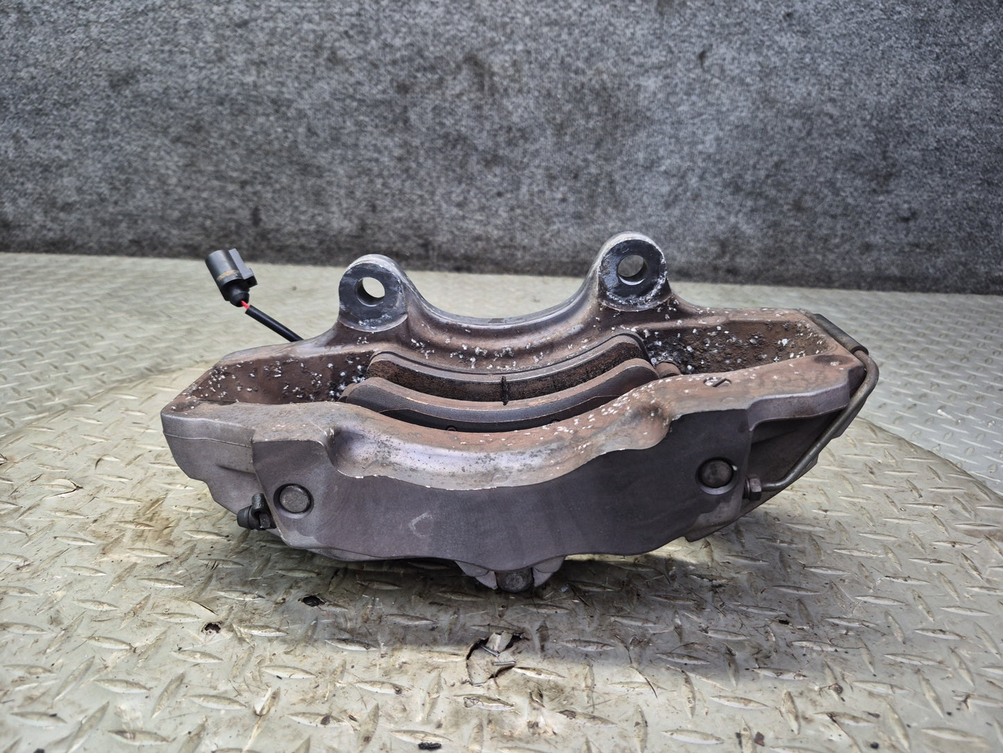 11-15 Audi 4L Q7 Set of 2 Front Left & Right Brembo Brake Caliper OEM