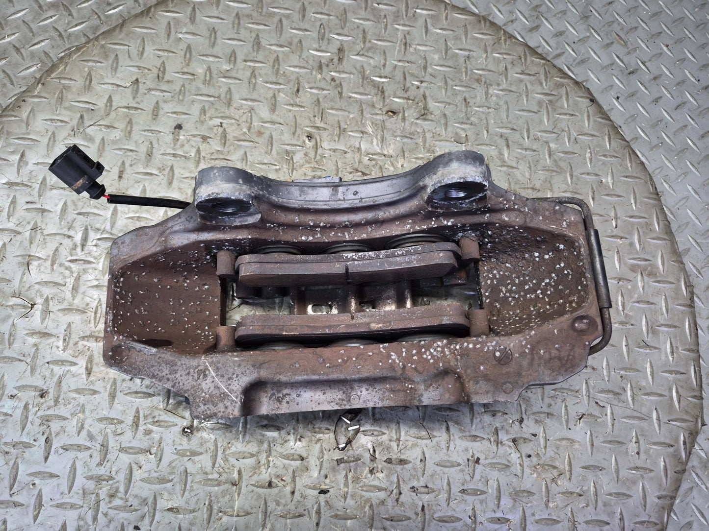 11-15 Audi 4L Q7 Set of 2 Front Left & Right Brembo Brake Caliper OEM