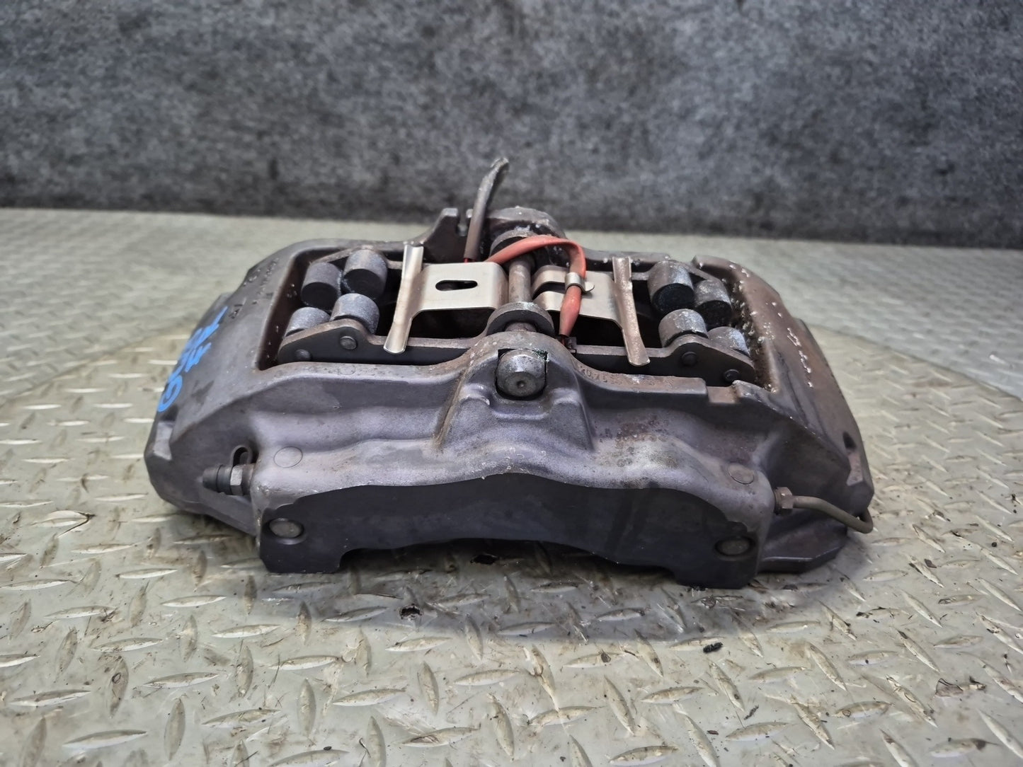 11-15 Audi 4L Q7 Set of 2 Front Left & Right Brembo Brake Caliper OEM