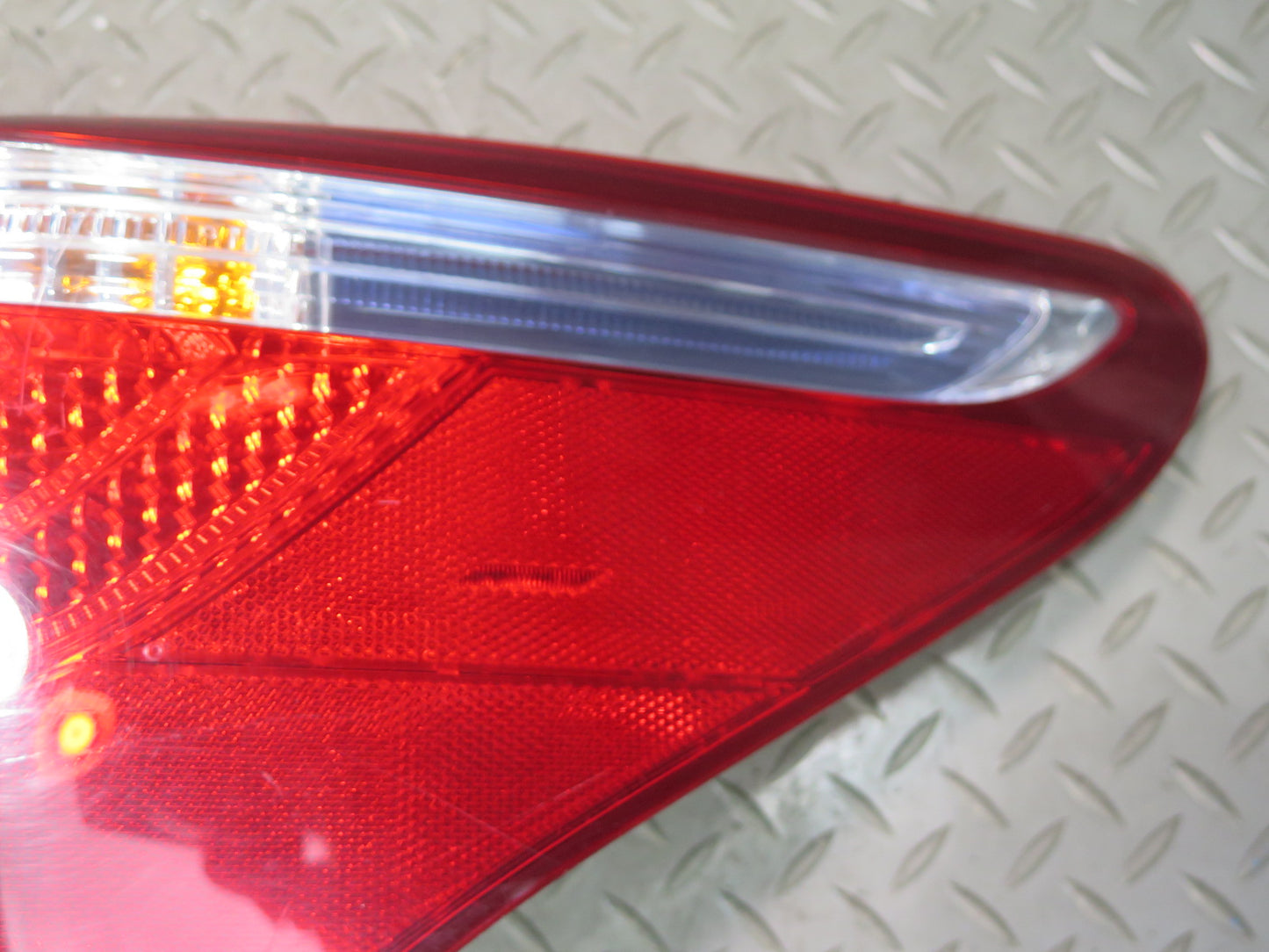 08-09 Lexus UVF46L LS600h Set of 2 Rear Left & Right Outer Tail Light Lamp OEM