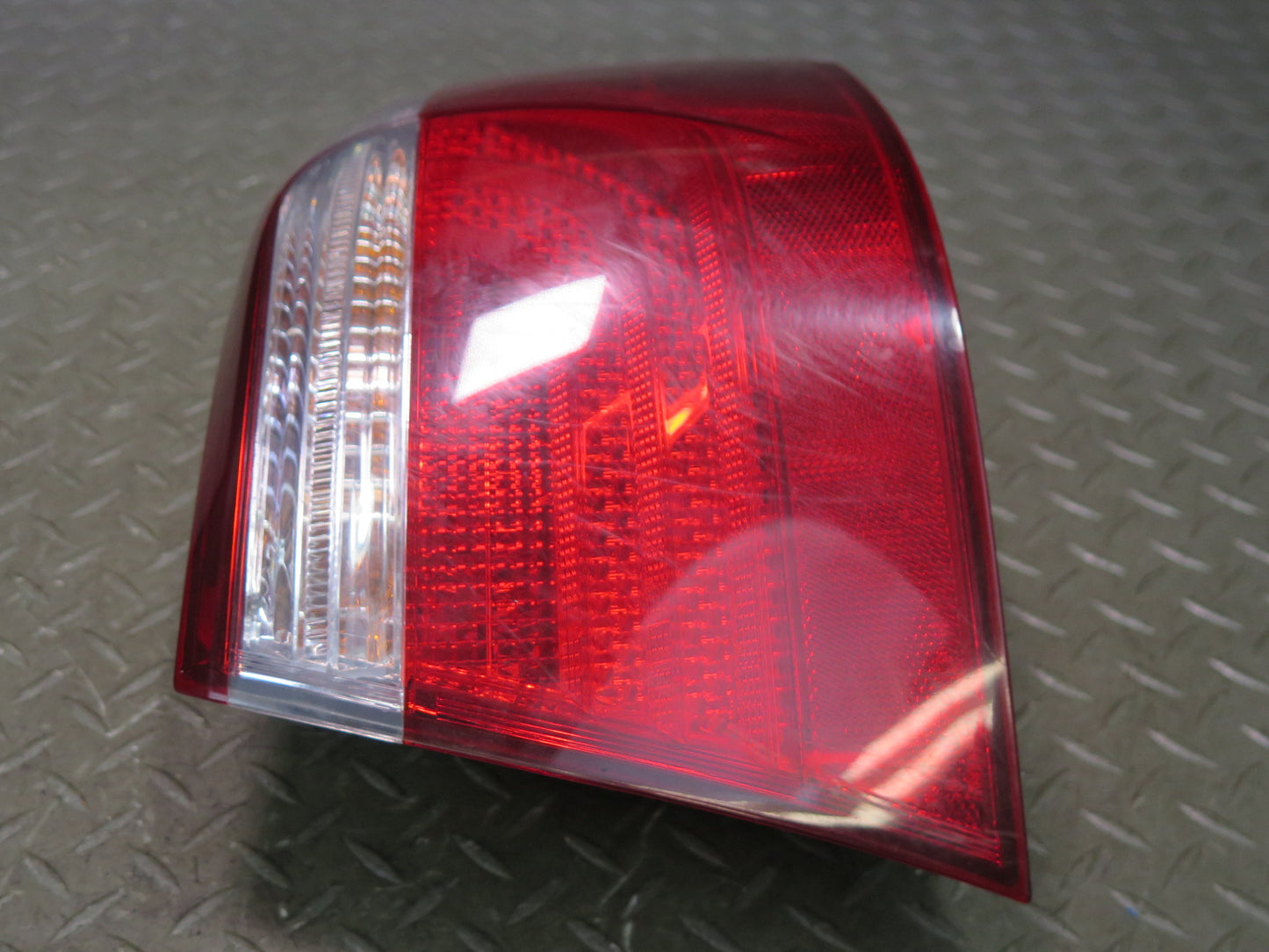 08-09 Lexus UVF46L LS600h Set of 2 Rear Left & Right Outer Tail Light Lamp OEM