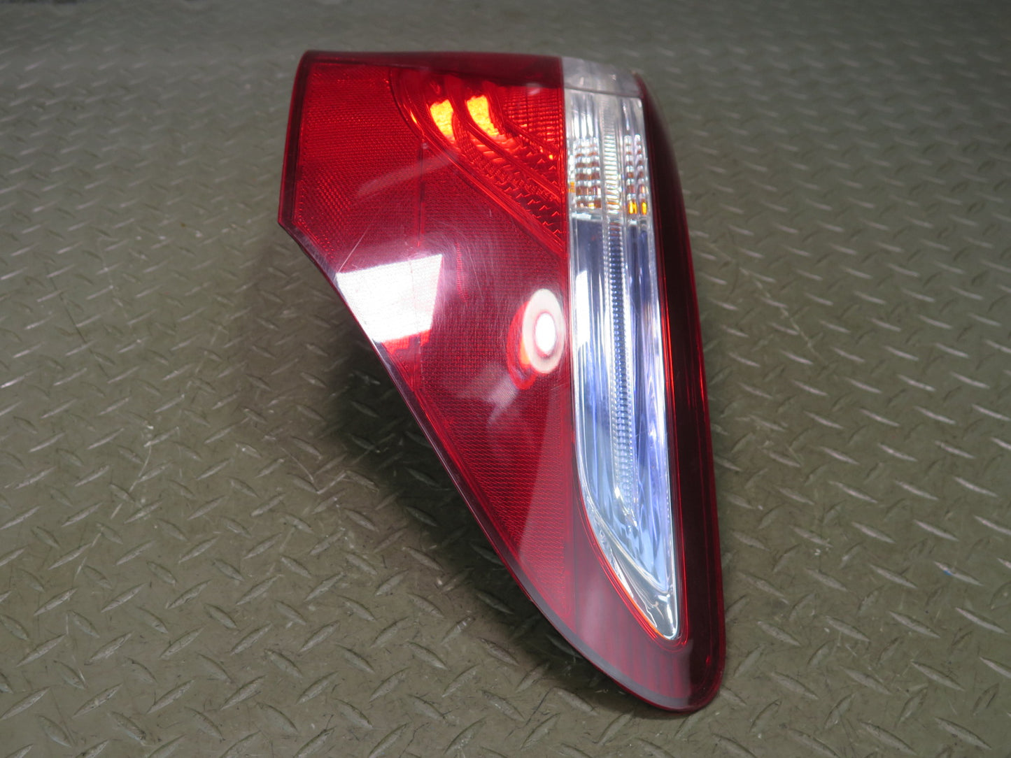 08-09 Lexus UVF46L LS600h Set of 2 Rear Left & Right Outer Tail Light Lamp OEM