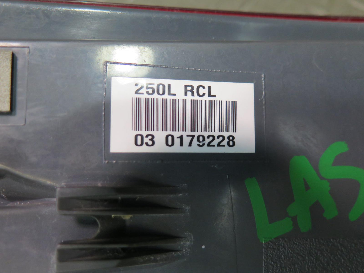 08-09 Lexus UVF46L LS600h Set of 2 Rear Left & Right Outer Tail Light Lamp OEM