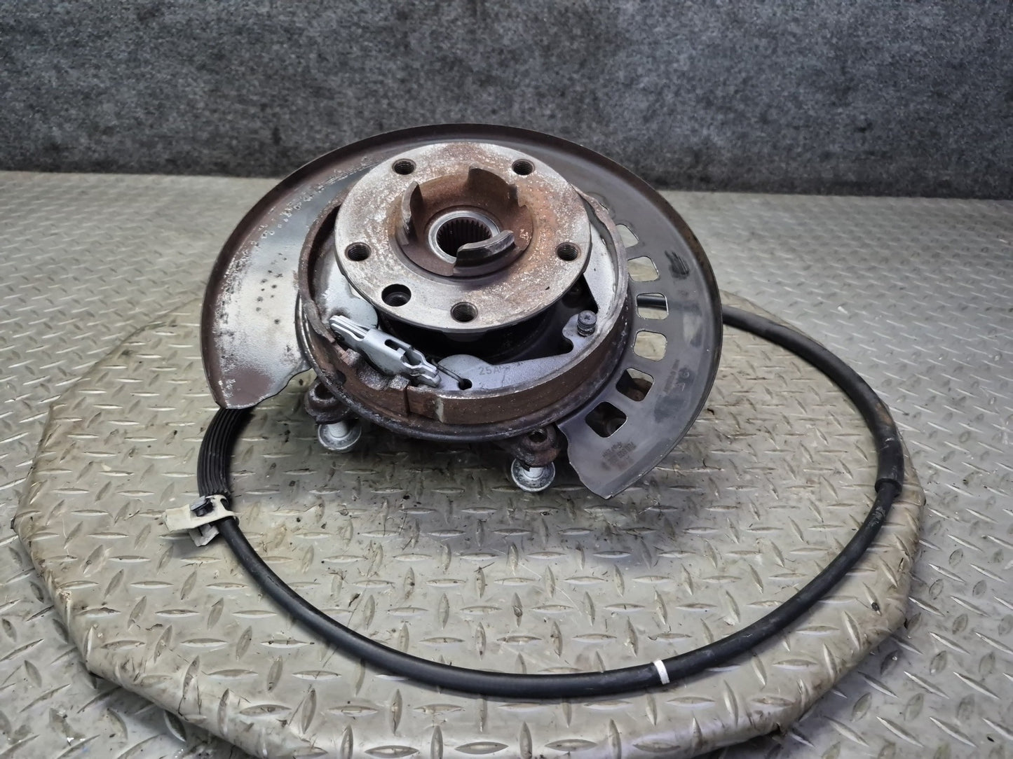 11-15 Audi 4L Q7 AWD Rear Right Spindle Knuckle Wheel Hub Bearing OEM