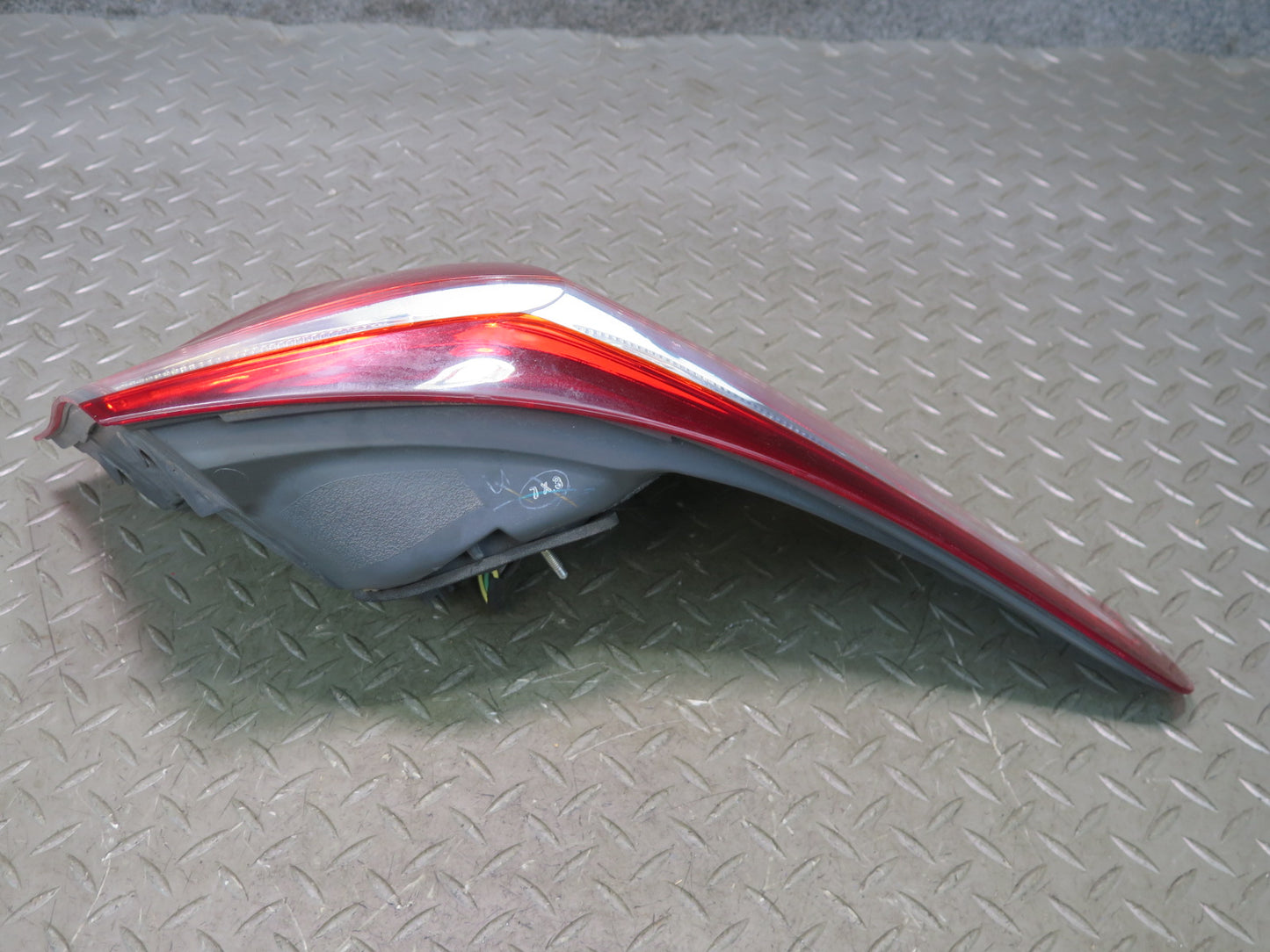 08-09 Lexus UVF46L LS600h Set of 2 Rear Left & Right Outer Tail Light Lamp OEM