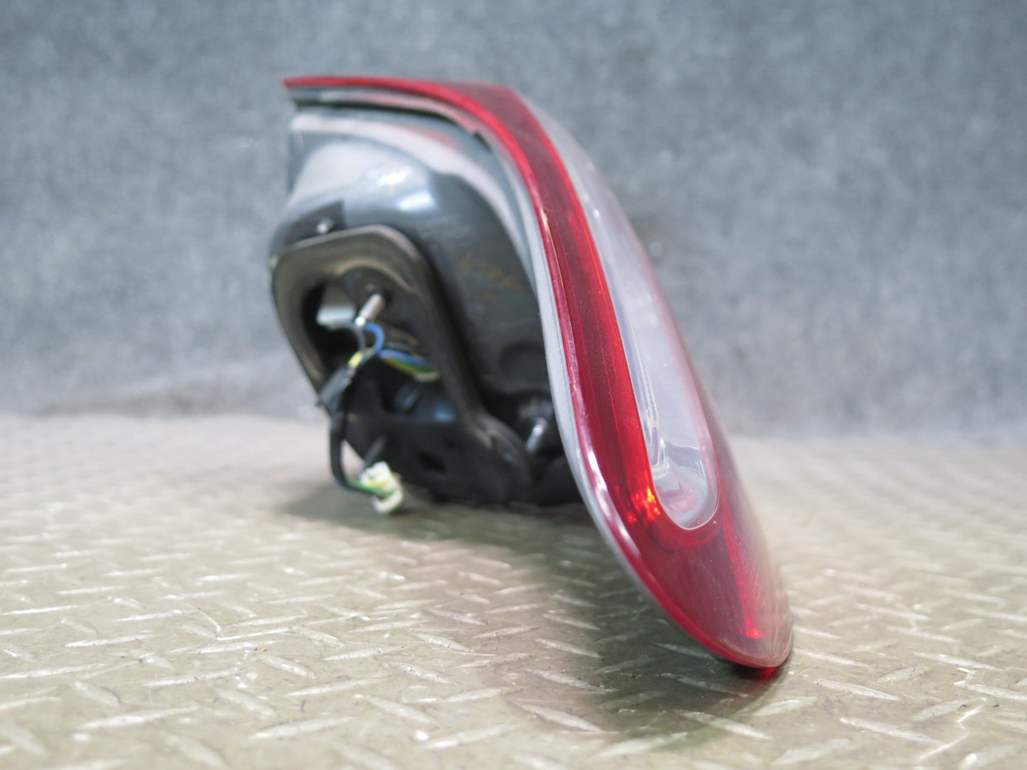 08-09 Lexus UVF46L LS600h Set of 2 Rear Left & Right Outer Tail Light Lamp OEM