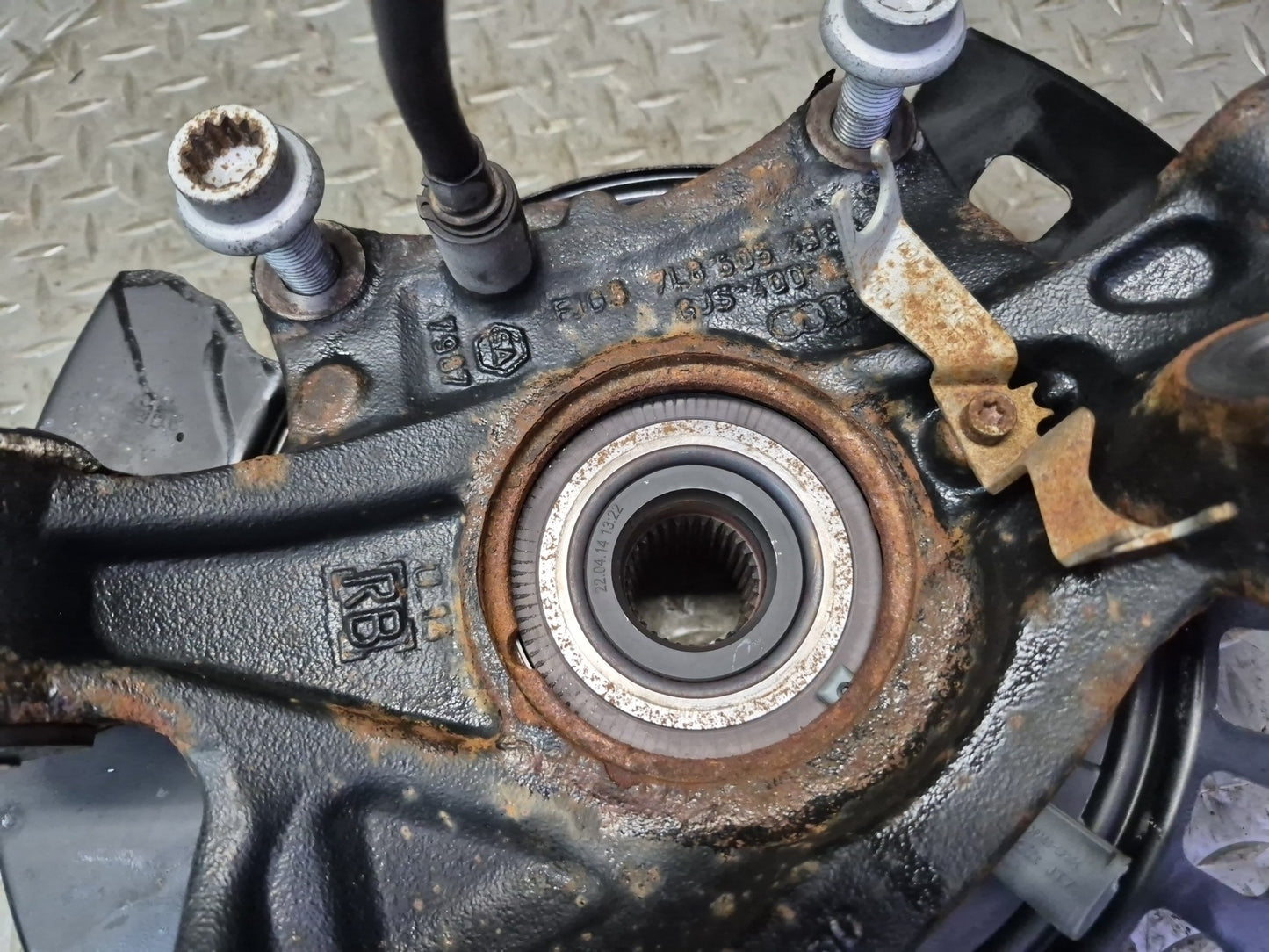 11-15 Audi 4L Q7 AWD Rear Right Spindle Knuckle Wheel Hub Bearing OEM