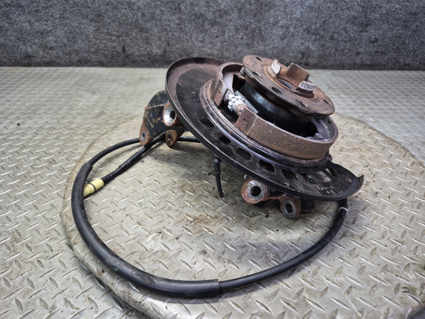 11-15 Audi Q7 4L AWD Rear Left Spindle Knuckle Wheel Hub Bearing OEM
