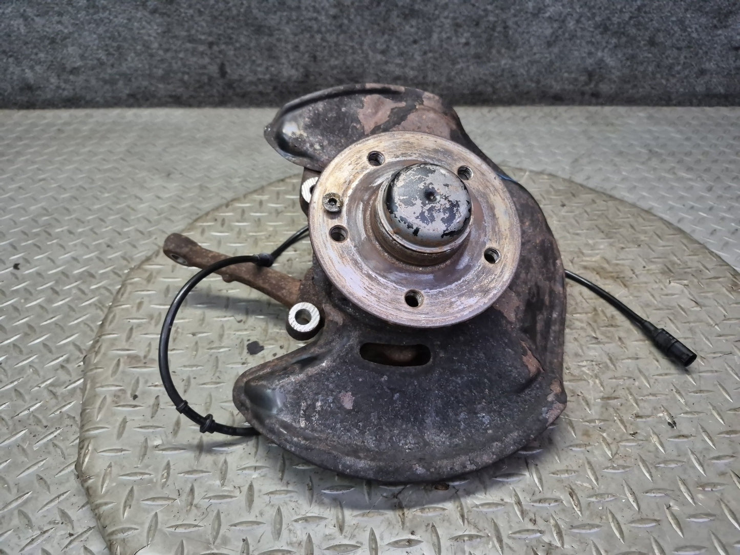 96-02 Mercedes R129 SL500 SL600 Front Left Spindle Knuckle Wheel Hub Bearing OEM