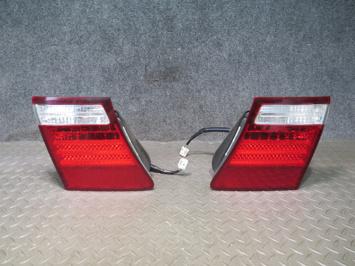 08-09 Lexus UVF46L LS600h Set of 2 Rear Left & Right Inner Tail Light Lamp OEM
