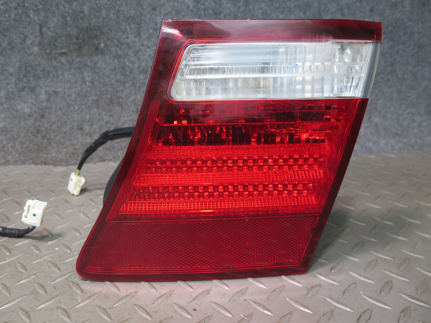 08-09 Lexus UVF46L LS600h Set of 2 Rear Left & Right Inner Tail Light Lamp OEM