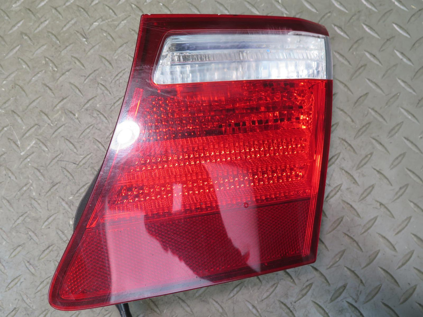 08-09 Lexus UVF46L LS600h Set of 2 Rear Left & Right Inner Tail Light Lamp OEM