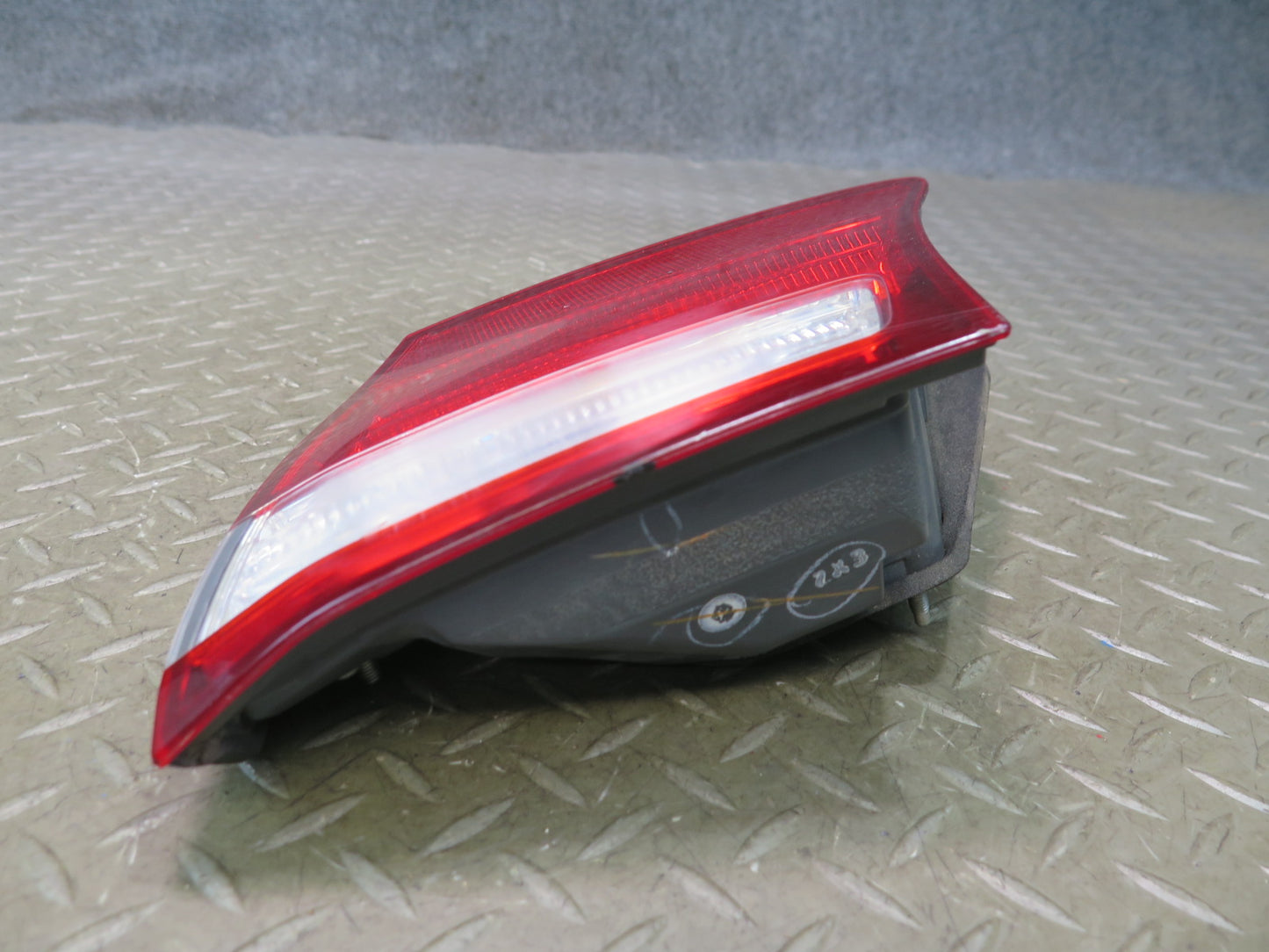 08-09 Lexus UVF46L LS600h Set of 2 Rear Left & Right Inner Tail Light Lamp OEM
