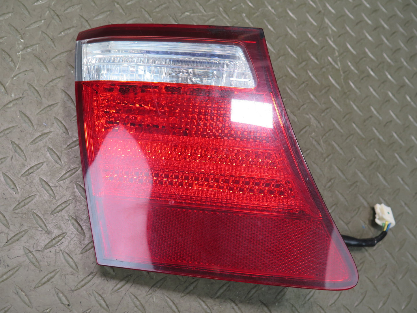 08-09 Lexus UVF46L LS600h Set of 2 Rear Left & Right Inner Tail Light Lamp OEM