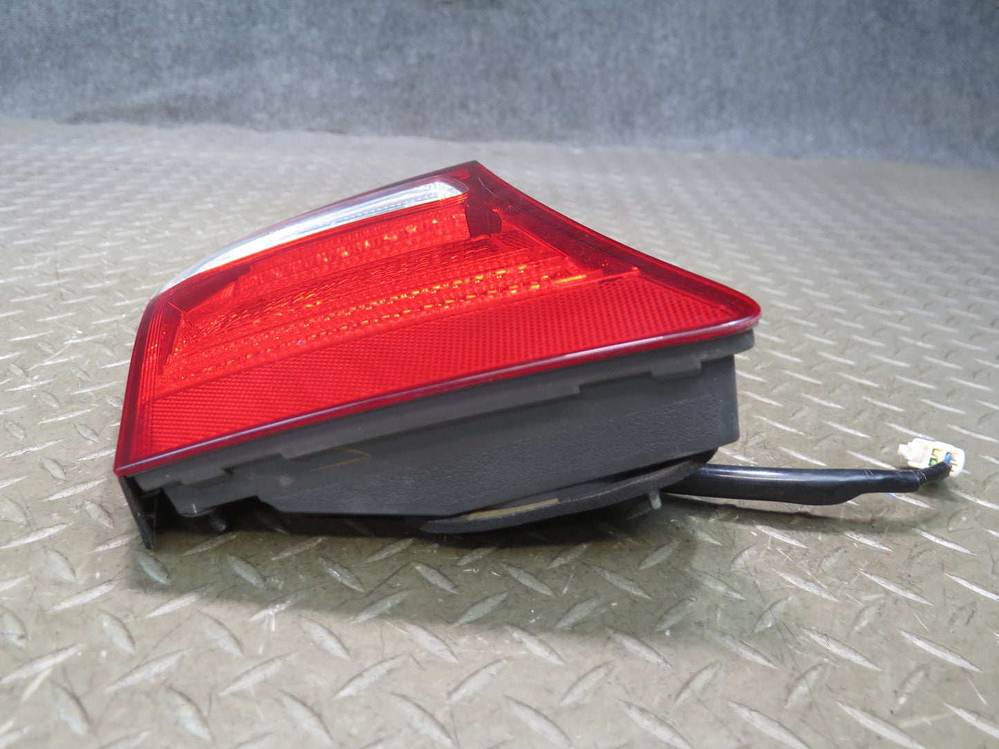 08-09 Lexus UVF46L LS600h Set of 2 Rear Left & Right Inner Tail Light Lamp OEM