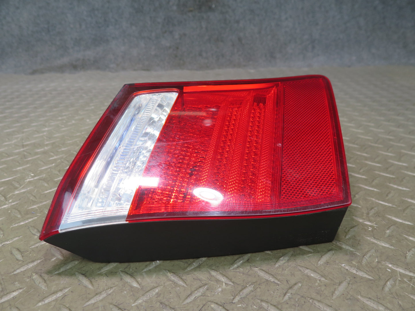 08-09 Lexus UVF46L LS600h Set of 2 Rear Left & Right Inner Tail Light Lamp OEM