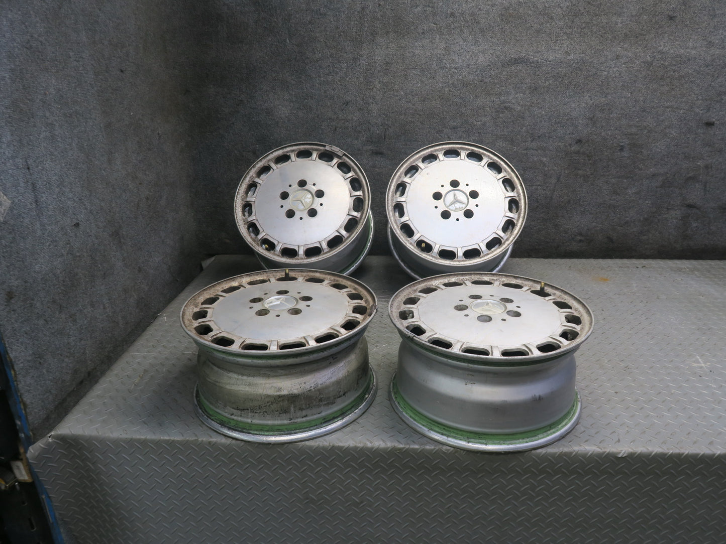 86-89 Mercedes R107 Set of 4 Factory R15 15" Alloy Wheel Rim 15x7J ET25 OEM
