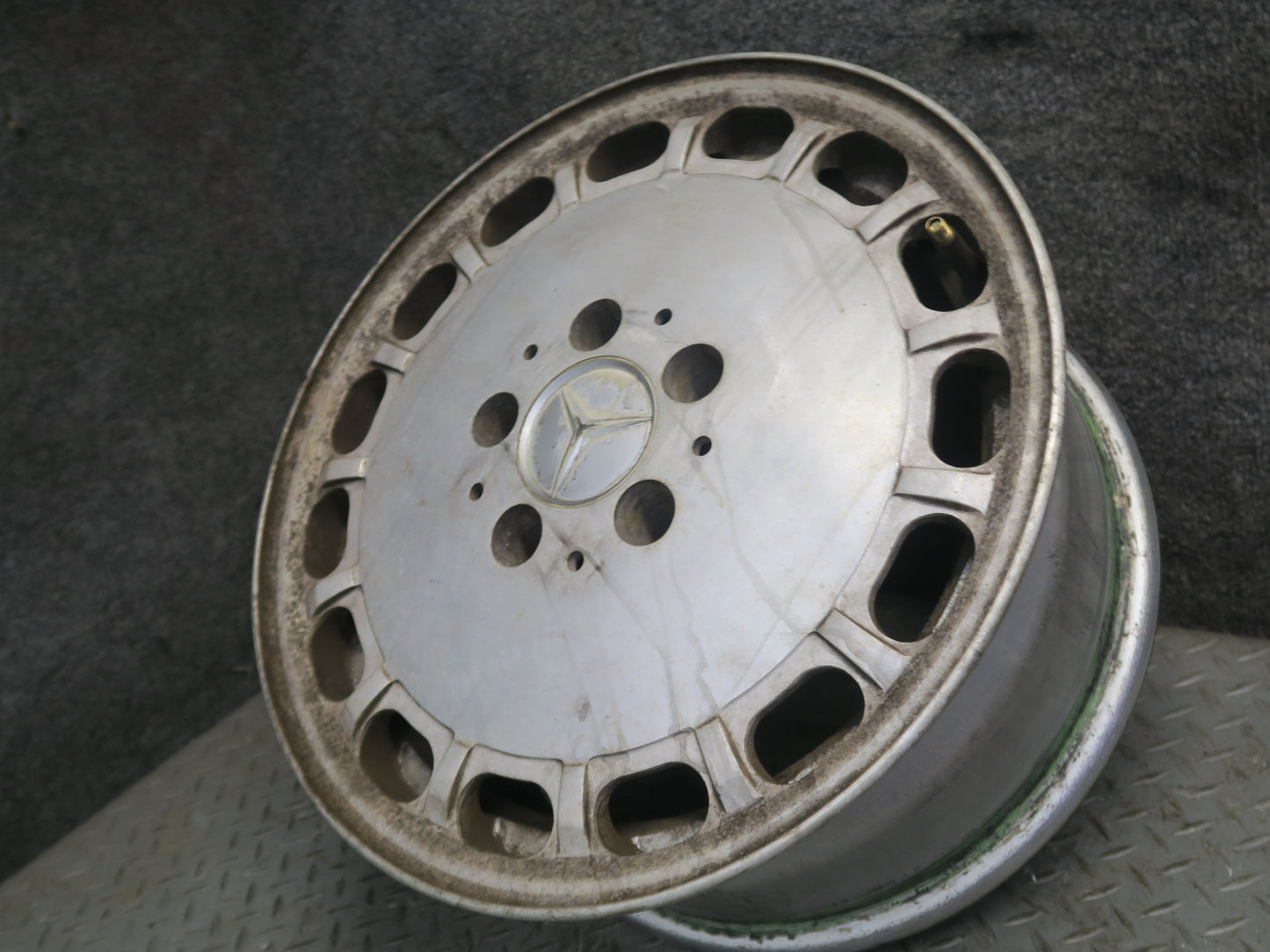86-89 Mercedes R107 Set of 4 Factory R15 15" Alloy Wheel Rim 15x7J ET25 OEM