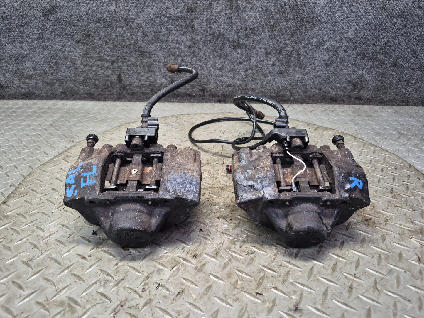 99-02 Mercedes R129 SL500 Set of 2 Rear Left & Right Brake Caliper OEM