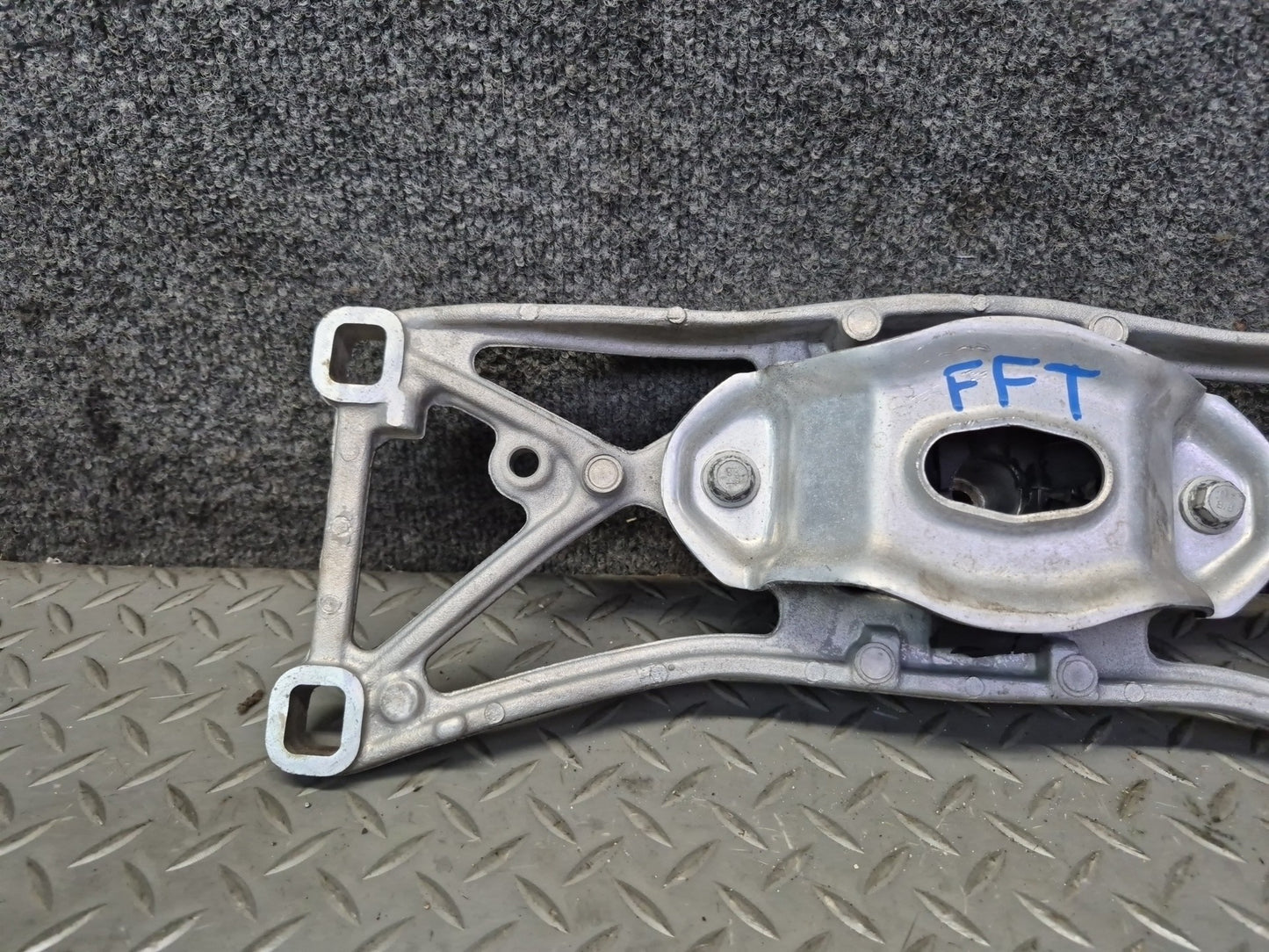 02-05 Ford Thunderbird A/T Transmission  Mount Bracket Support XW43-5060-AA OEM