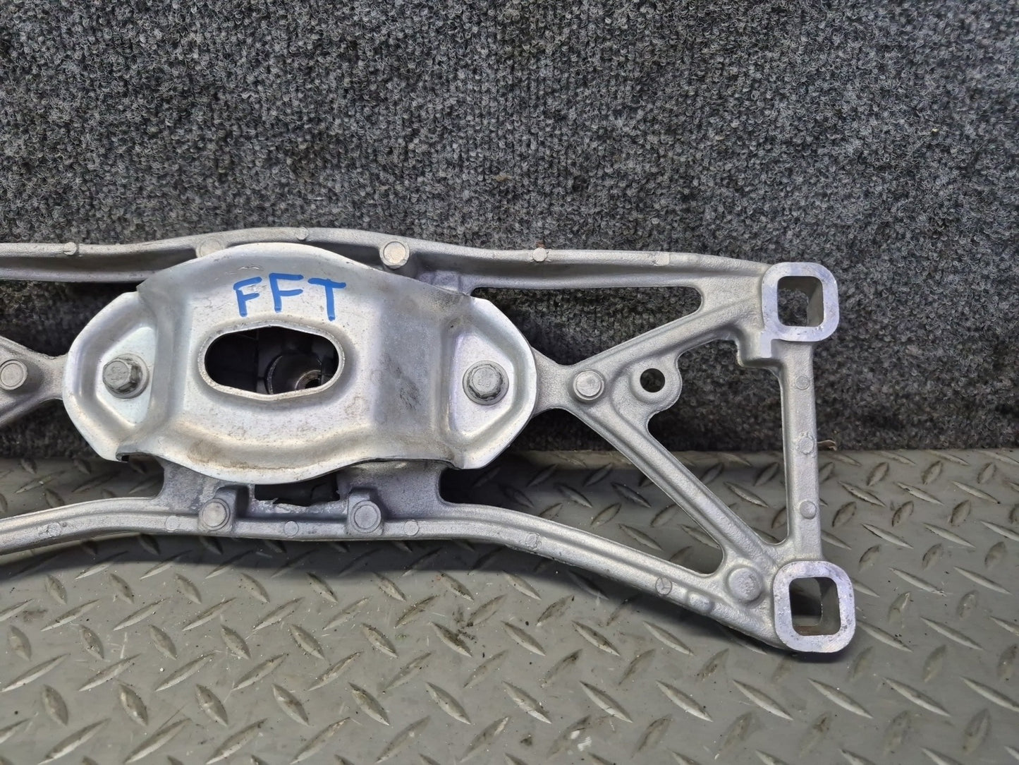 02-05 Ford Thunderbird A/T Transmission  Mount Bracket Support XW43-5060-AA OEM