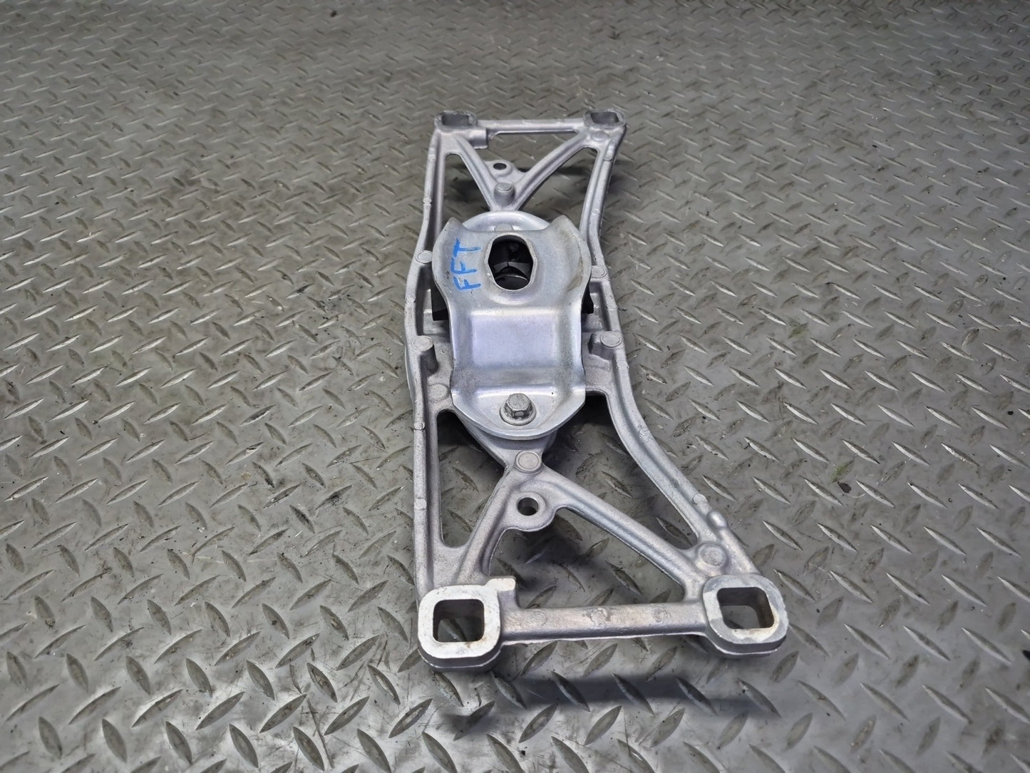 02-05 Ford Thunderbird A/T Transmission  Mount Bracket Support XW43-5060-AA OEM