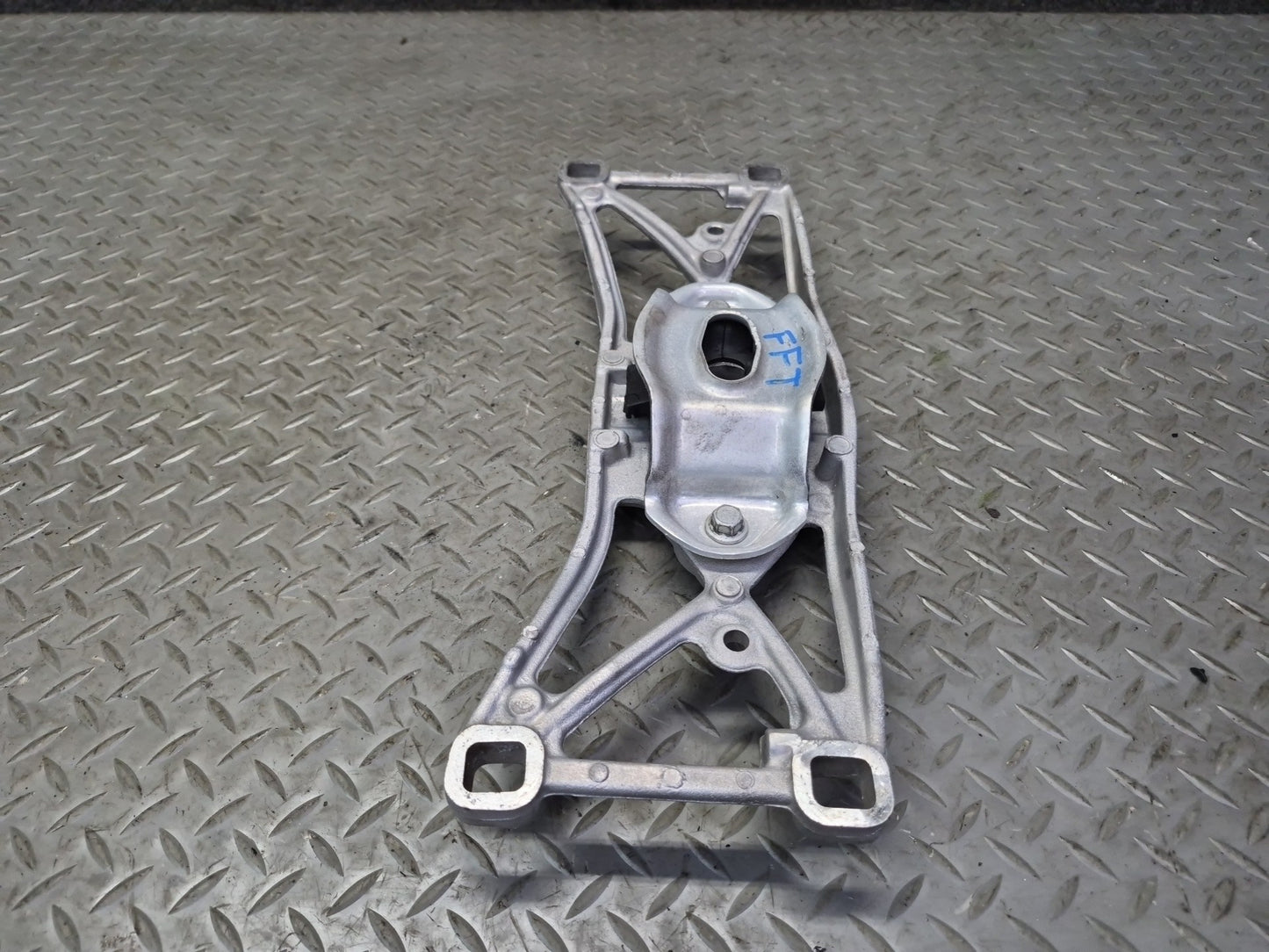 02-05 Ford Thunderbird A/T Transmission  Mount Bracket Support XW43-5060-AA OEM