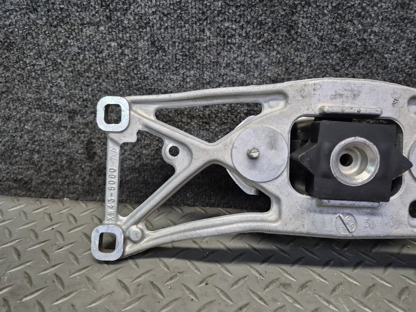 02-05 Ford Thunderbird A/T Transmission  Mount Bracket Support XW43-5060-AA OEM