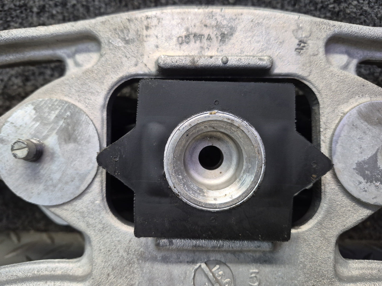 02-05 Ford Thunderbird A/T Transmission  Mount Bracket Support XW43-5060-AA OEM