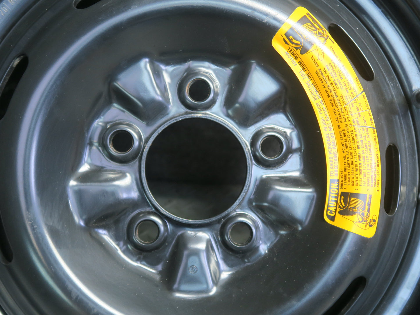 84-89 Nissan Z31 300ZX Spare R15" Tire Wheel 15x5J 155/90 40300-05P20 OEM