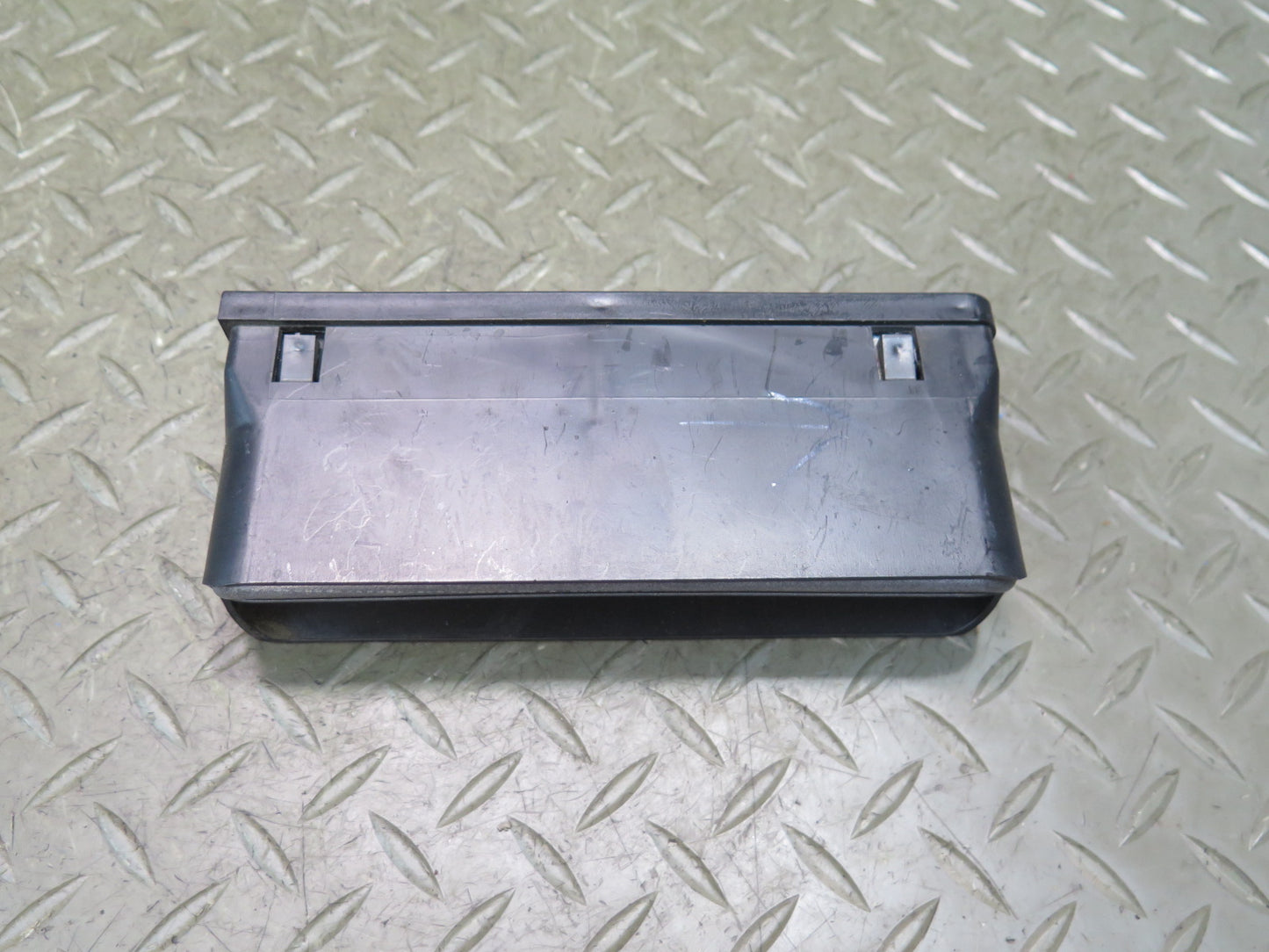 1984-1986 Porsche 928 S Front Right Side Door Panel Air Vent