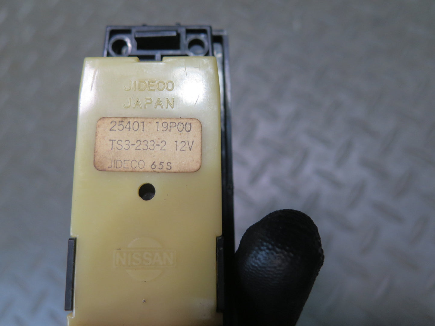 85-88 Nissan Z31 300ZX 2+0 Left Door Master Power Window Switch 25401-19P00 OEM
