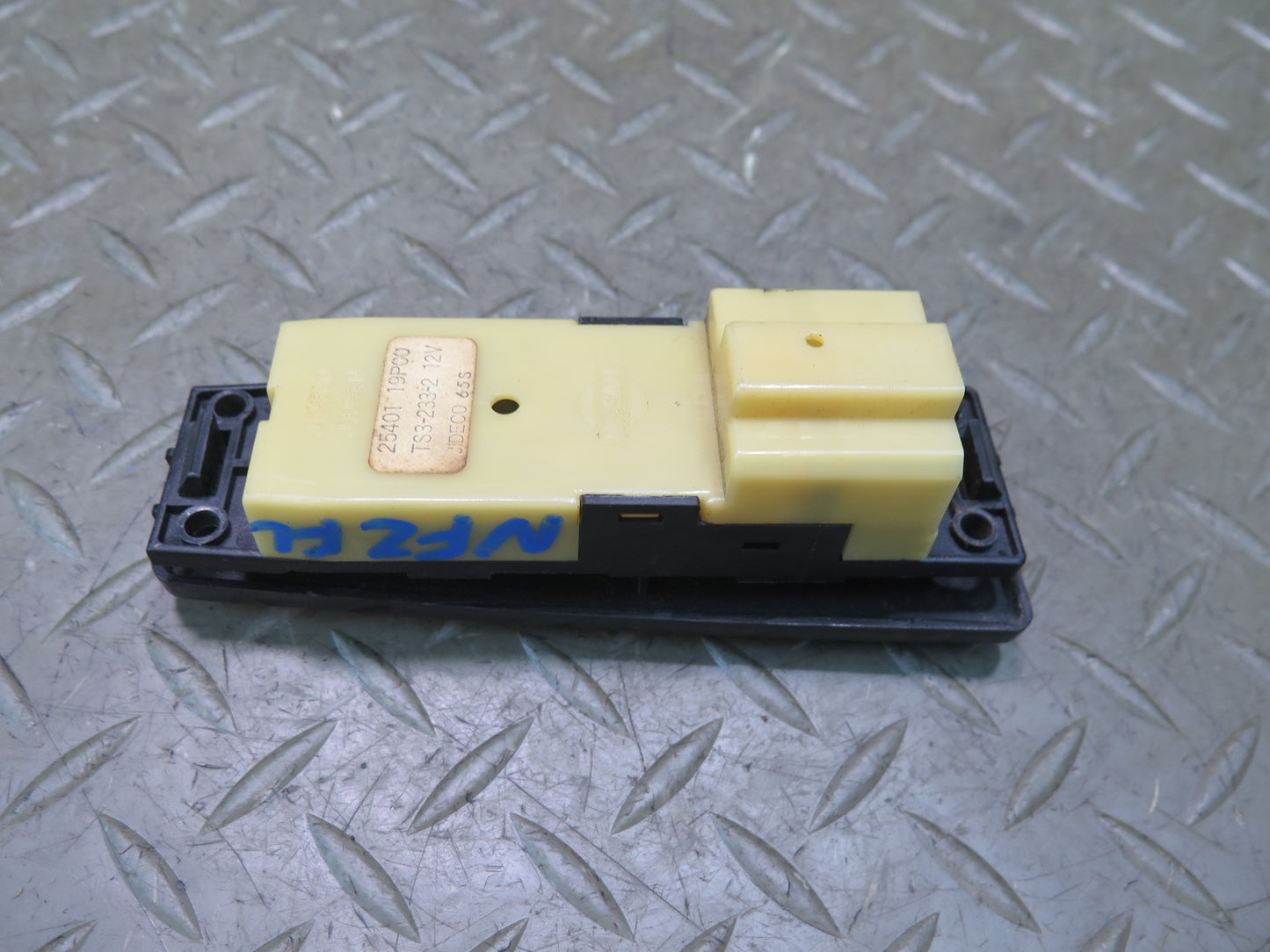 85-88 Nissan Z31 300ZX 2+0 Left Door Master Power Window Switch 25401-19P00 OEM