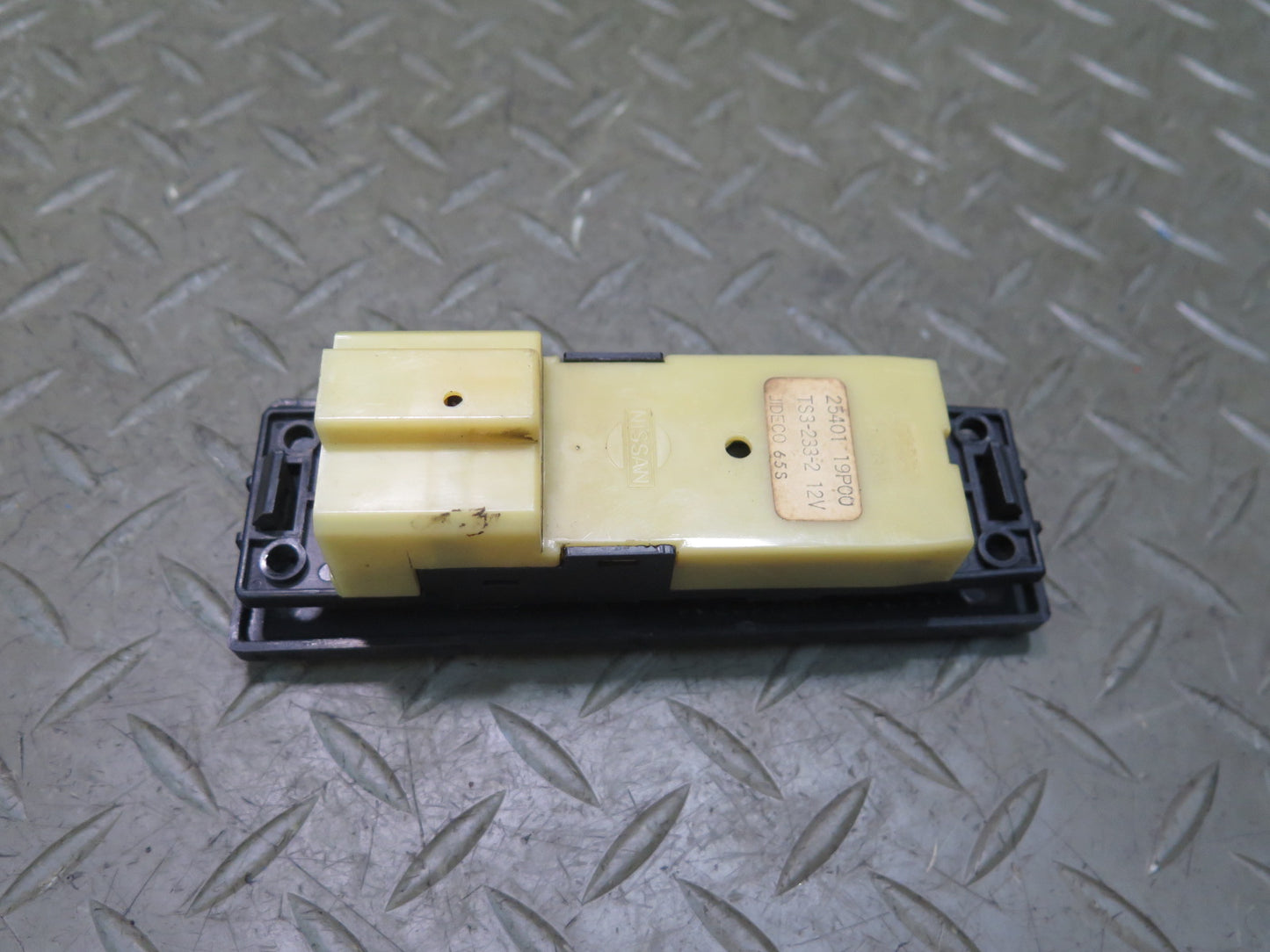 85-88 Nissan Z31 300ZX 2+0 Left Door Master Power Window Switch 25401-19P00 OEM