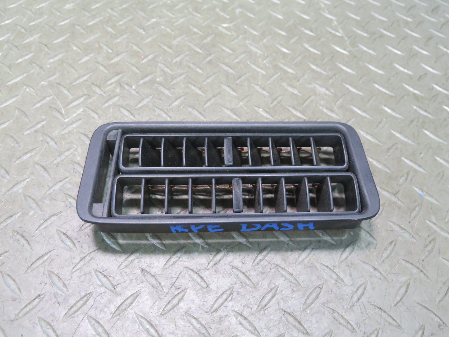 1984-1986 Porsche 928 S Front Center Console Dash Air Vent Grille