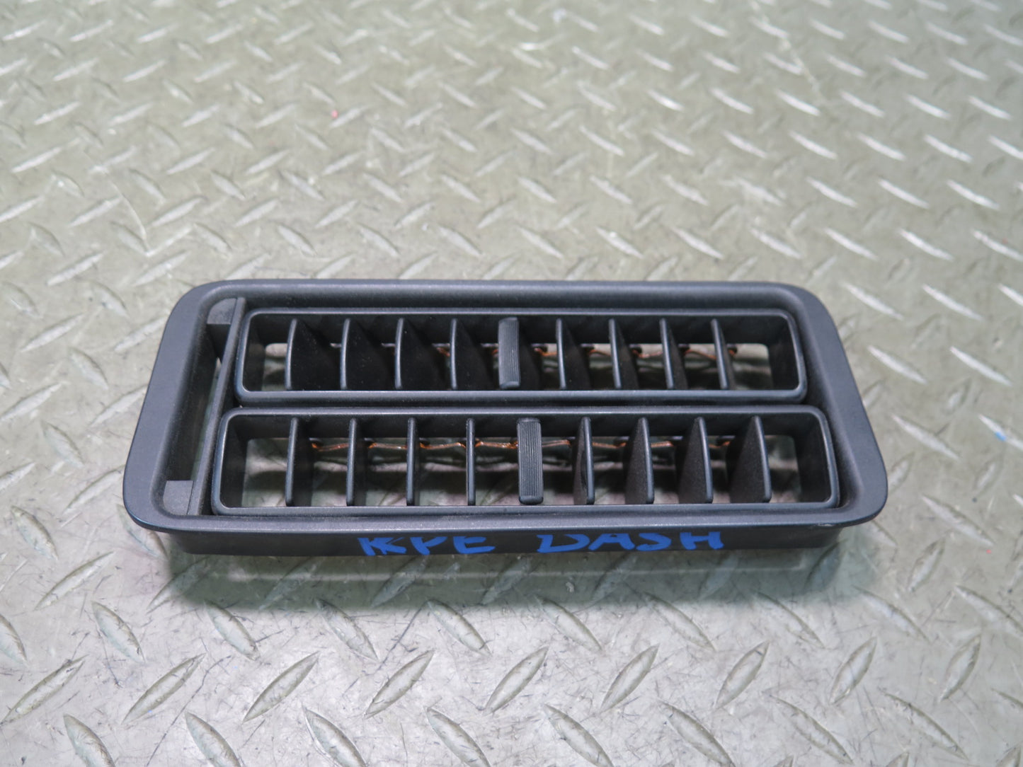 1984-1986 Porsche 928 S Front Center Console Dash Air Vent Grille