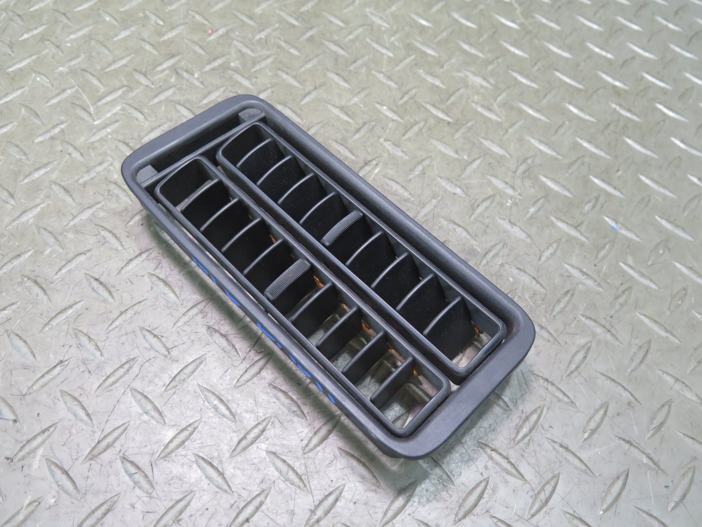 1984-1986 Porsche 928 S Front Center Console Dash Air Vent Grille