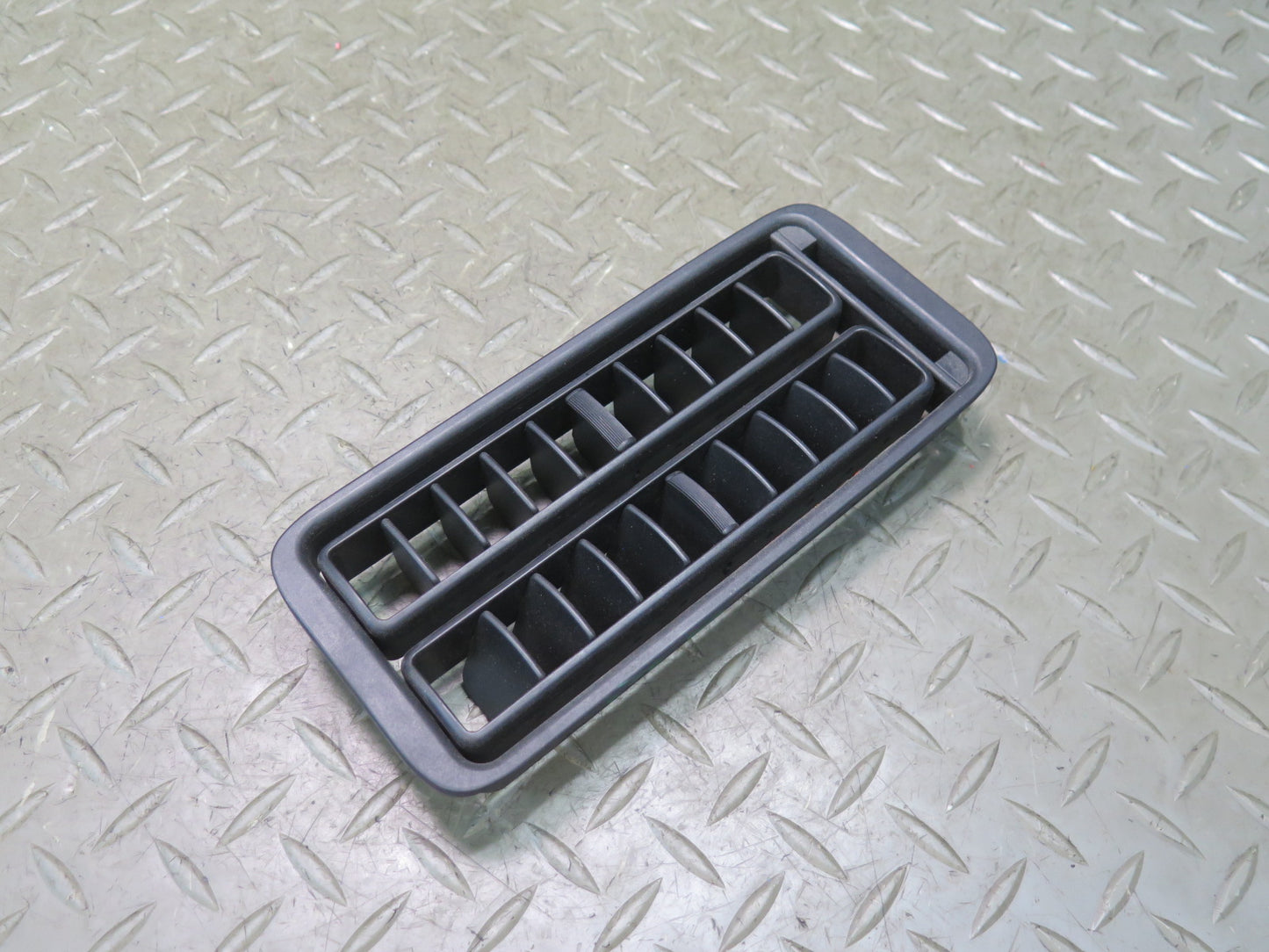 1984-1986 Porsche 928 S Front Center Console Dash Air Vent Grille
