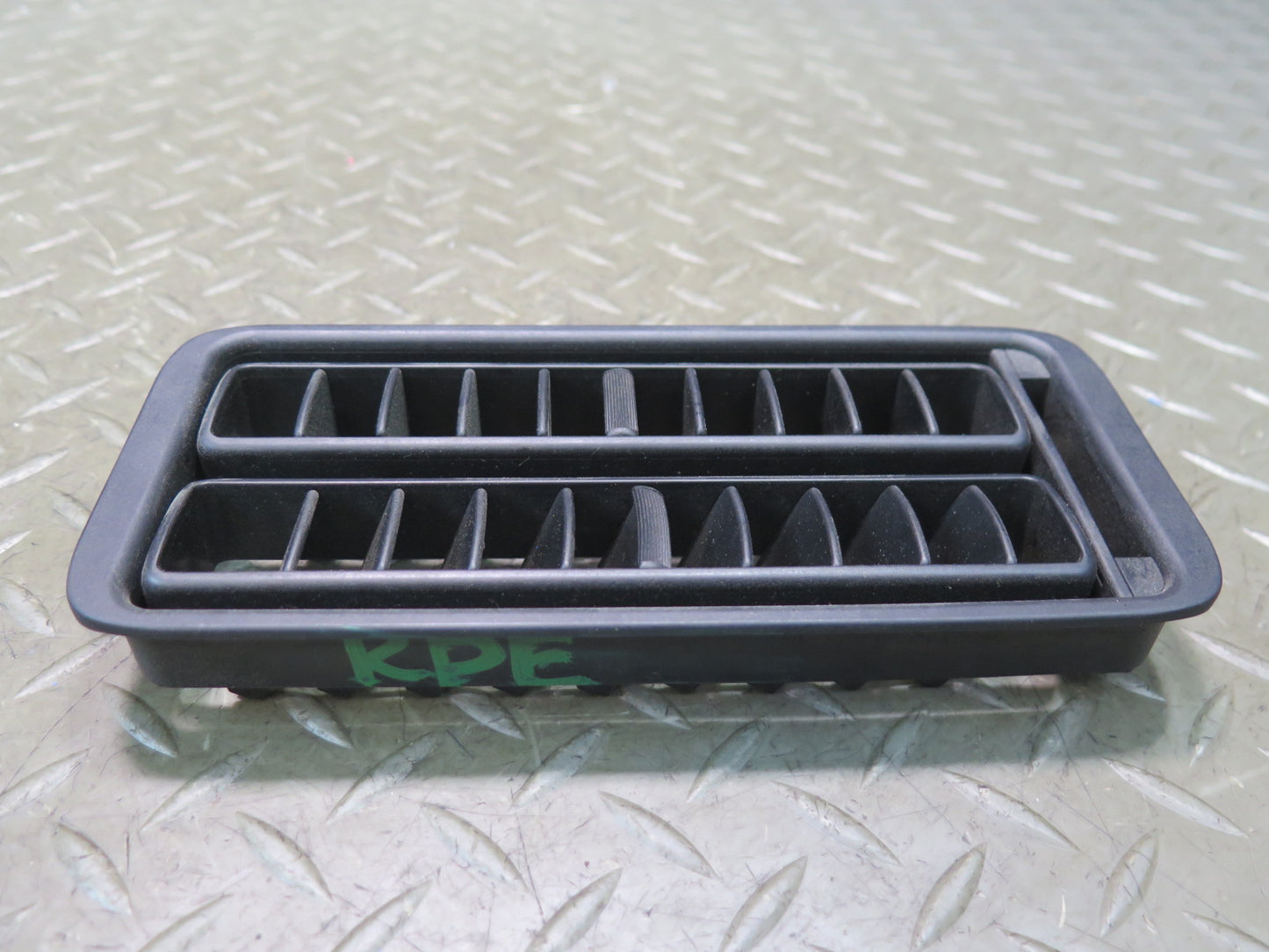 1984-1986 Porsche 928 S Front Center Console Dash Air Vent Grille