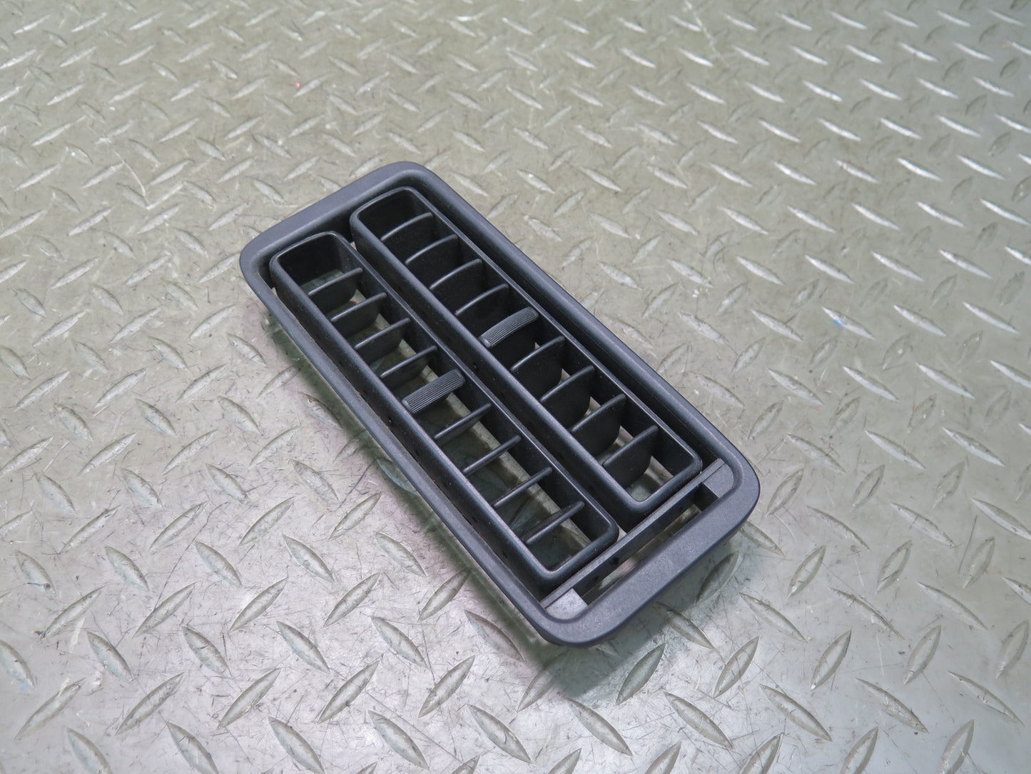 1984-1986 Porsche 928 S Front Center Console Dash Air Vent Grille