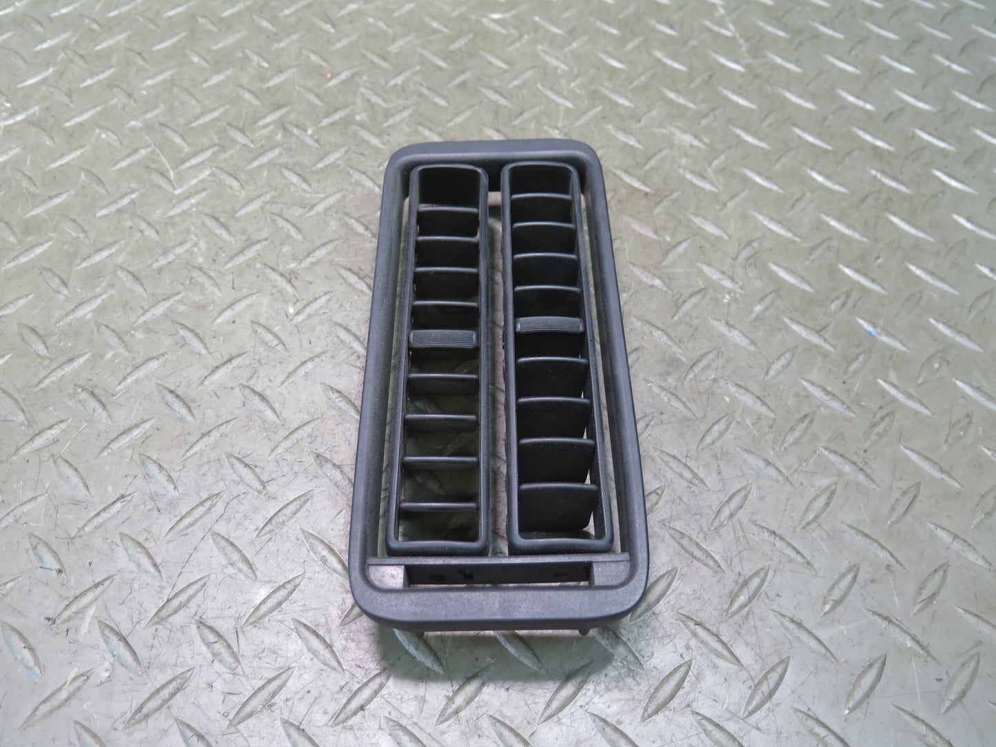 1984-1986 Porsche 928 S Front Center Console Dash Air Vent Grille