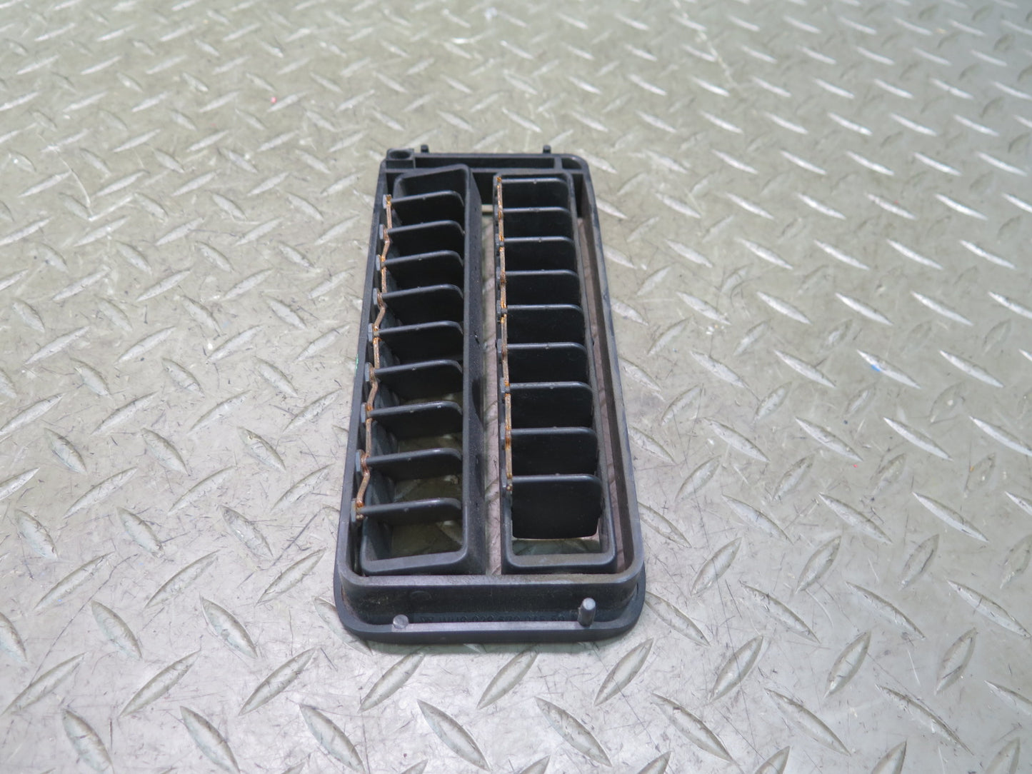 1984-1986 Porsche 928 S Front Center Console Dash Air Vent Grille